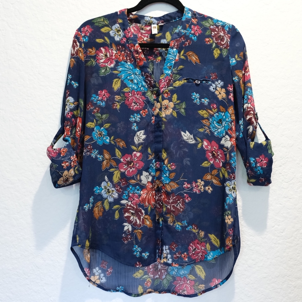 KUT from the Kloth Chiffon Roll-tab Sleeve Blouse, Size XSP *Fits XS/S Reg - Picture 6 of 9